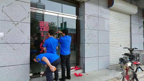 守护城市“颜值” 整治违规户外广告与占道经营是一场双向共赢的努力